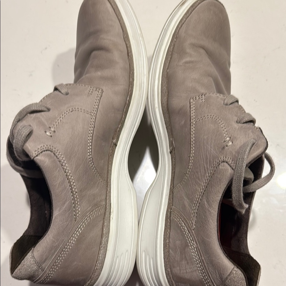 Rockport Gray Oxfords with Suede Finish and Rounded Toe - Picture 3 of 6